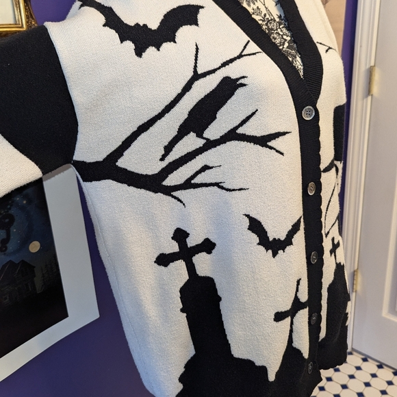 Oversized Gothic Cardigan 🖤 - Picture 4 of 10